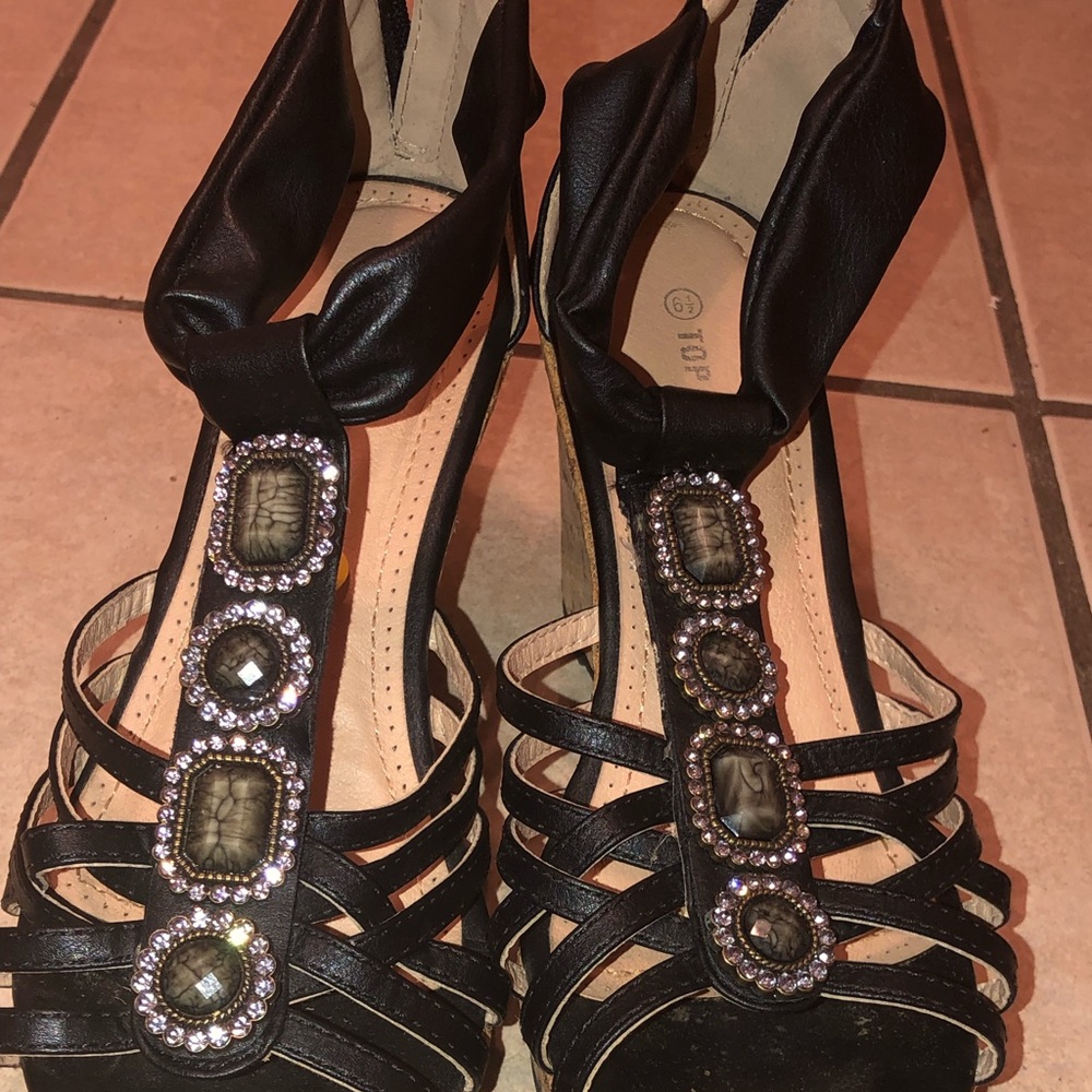 Black Wedges